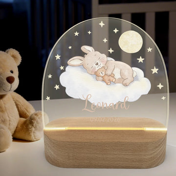 Nachtlicht Hase kuschelt mit Teddybär auf einer Wolke Nachtlicht oval mit Holzständer und LED-Licht 4 mm Acrylglas & Buchenholzständer BxHxT ca. 14,5 x 16 x 6 cm