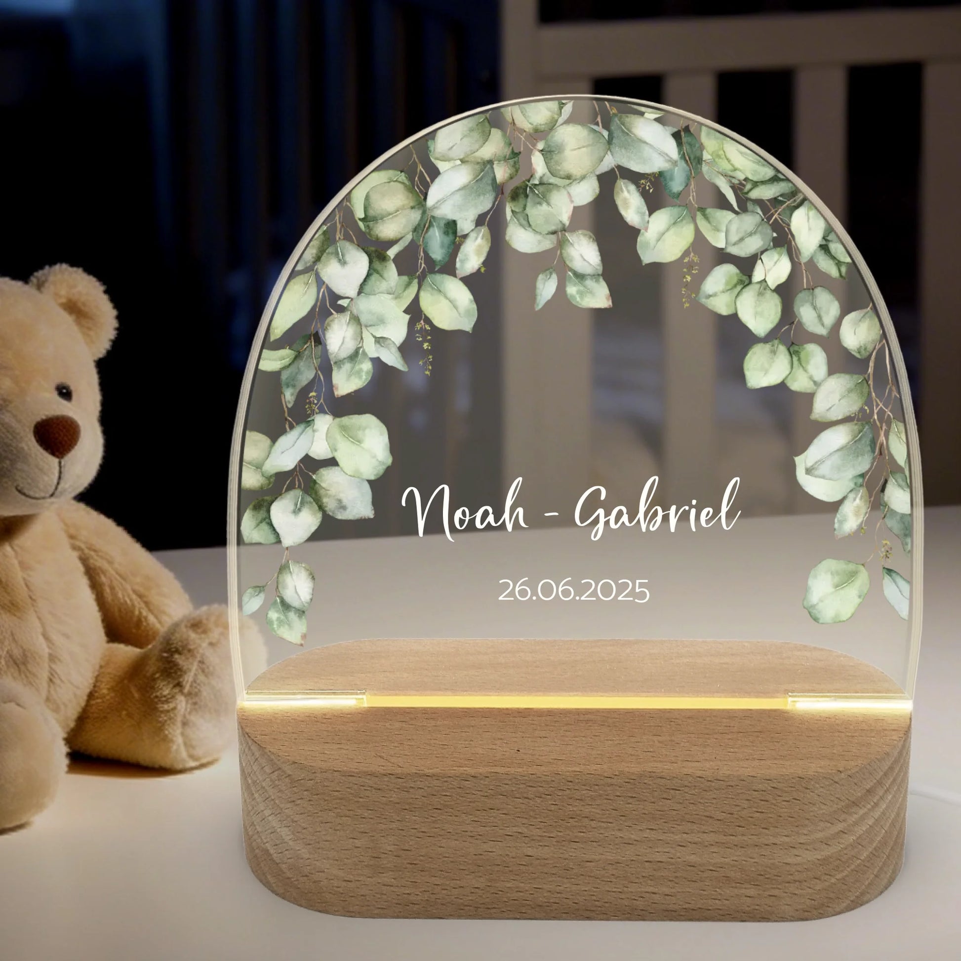 Nachtlicht Eukalyptus personalisiert Nachtlicht oval mit Holzständer und LED-Licht BxHxT ca. 14,5 x 16 x 6 cm 4 mm Acrylglas & Buchenholzständer