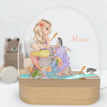 Nachtlicht Meerjungfrau mit Pelikan personalisiert Nachtlicht oval mit Holzständer und LED-Licht BxHxT ca. 14,5 x 16 x 6 cm 4 mm Acrylglas & Buchenholzständer