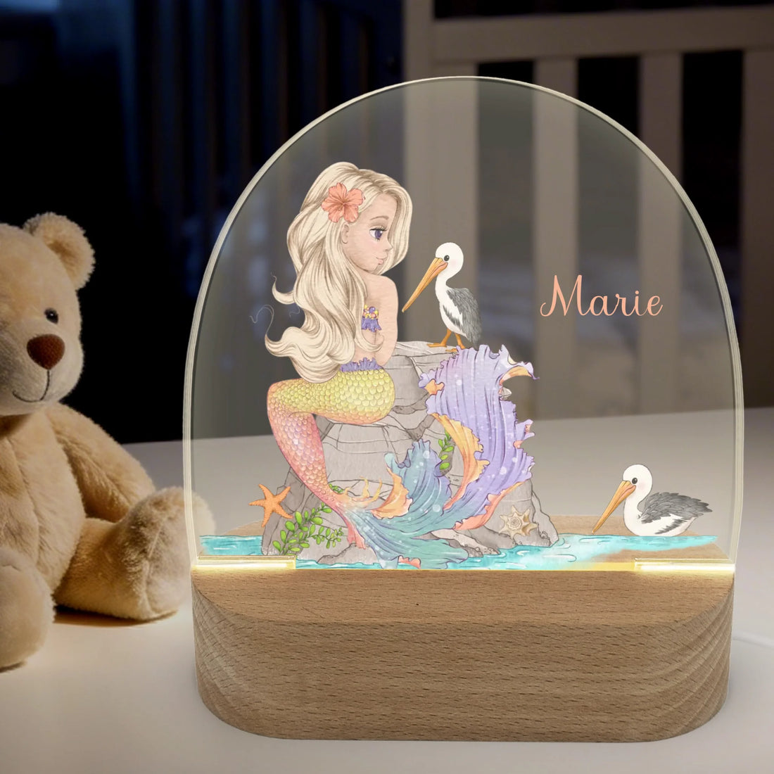 Nachtlicht Meerjungfrau mit Pelikan personalisiert Nachtlicht oval mit Holzständer und LED-Licht BxHxT ca. 14,5 x 16 x 6 cm 4 mm Acrylglas & Buchenholzständer