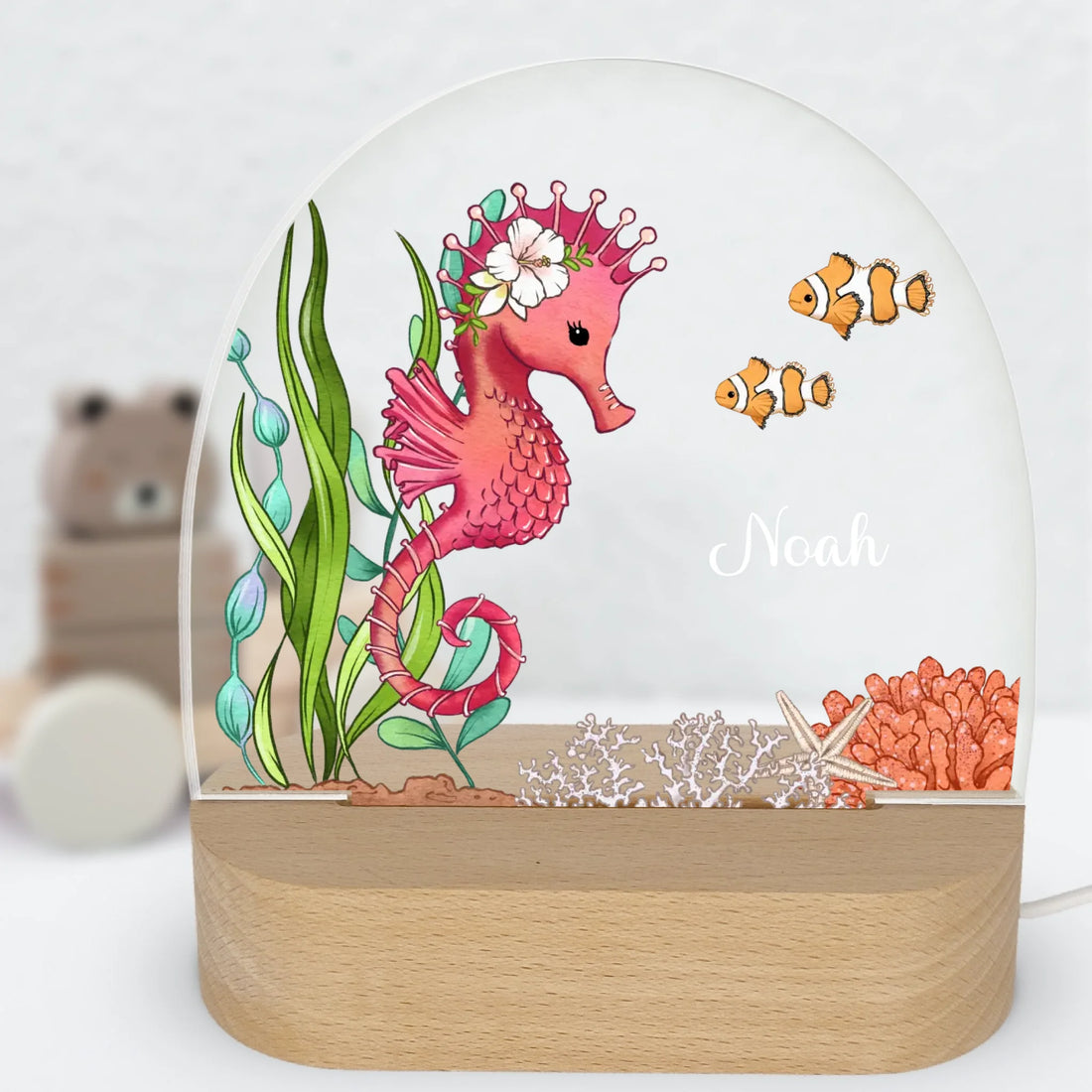 Nachtlicht Seepferdchen personalisiert Nachtlicht oval mit Holzständer und LED-Licht BxHxT ca. 14,5 x 16 x 6 cm 4 mm Acrylglas & Buchenholzständer