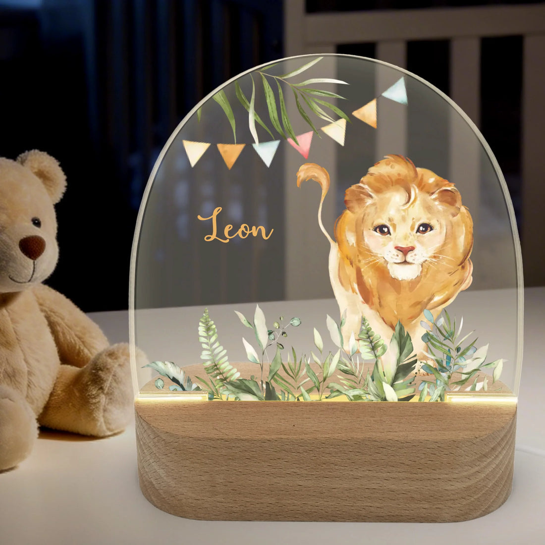 Nachtlicht Löwe personalisiert Nachtlicht oval mit Holzständer und LED-Licht BxHxT ca. 14,5 x 16 x 6 cm 4 mm Acrylglas & Buchenholzständer