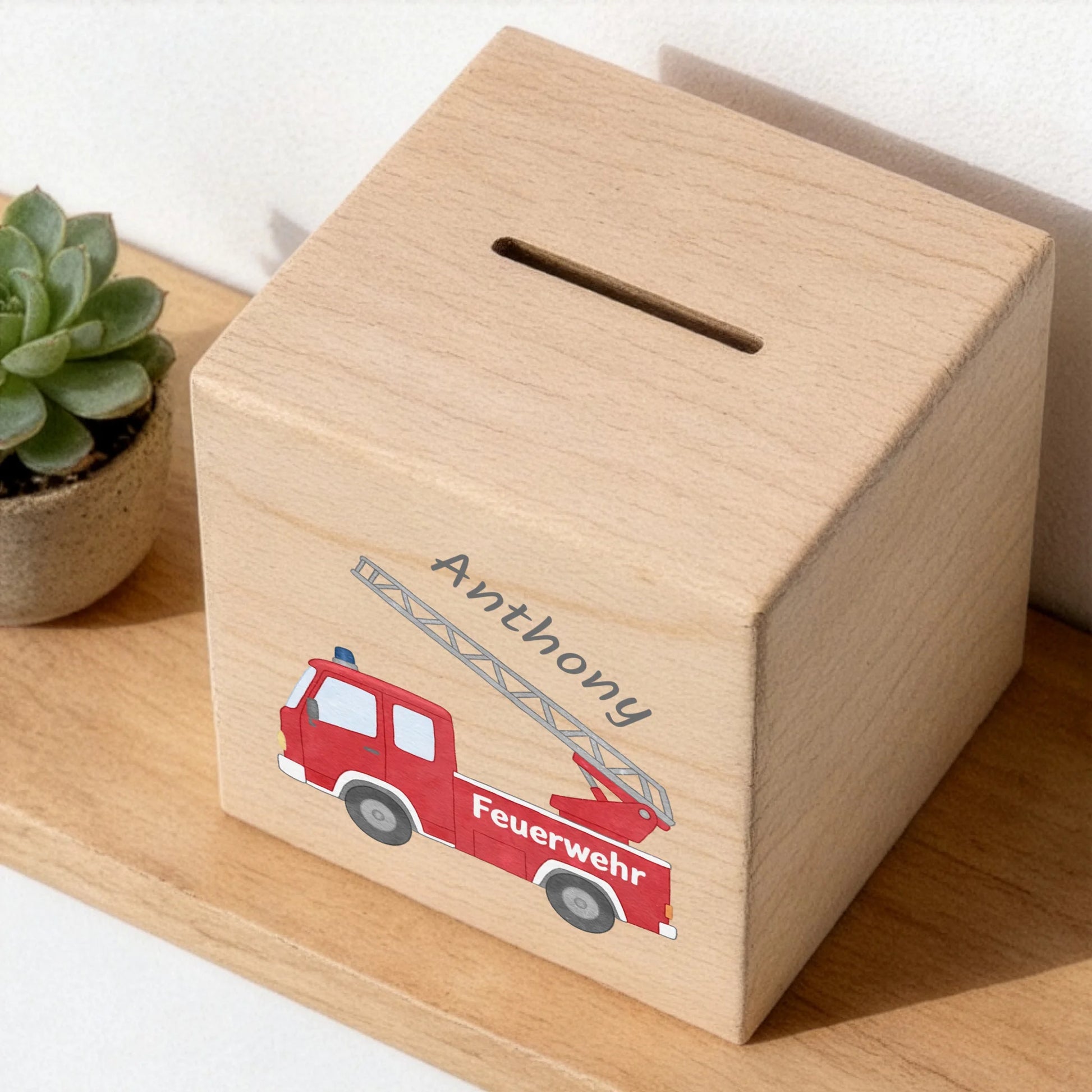 Holzspardose personalisiert Einsatzfahrzeug